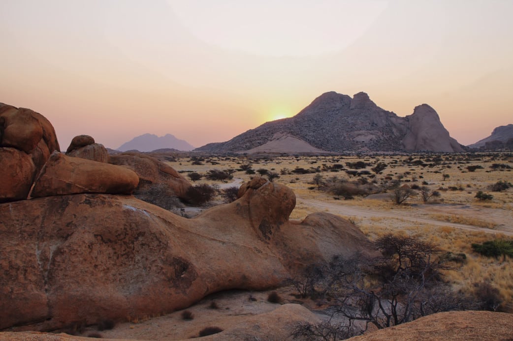 Felsenlandschaft der Spitzkoppe bei einer Camping Safari in Namibia