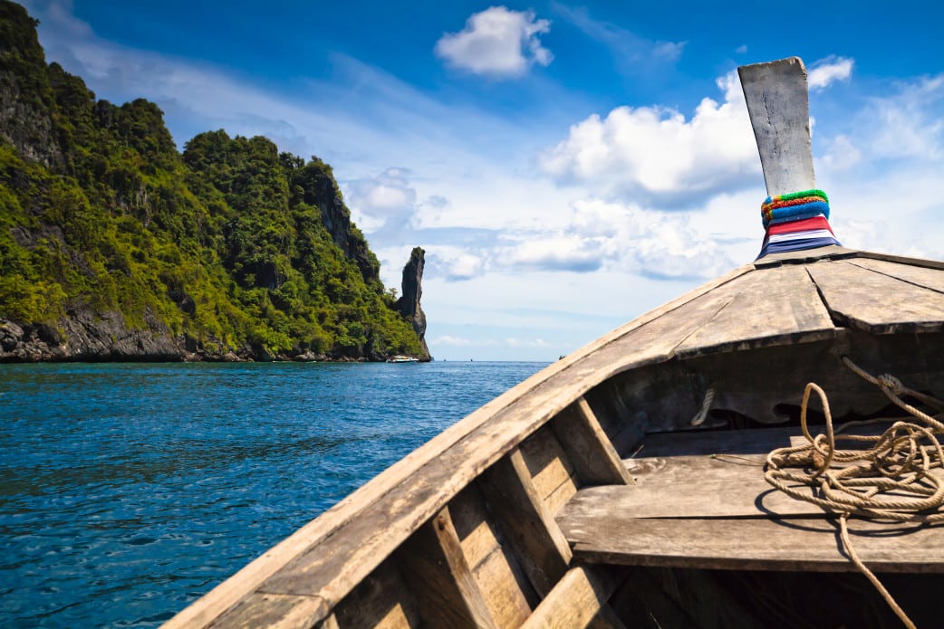 Thailand Reise im April - Flussüberquerung - Gruppenreise