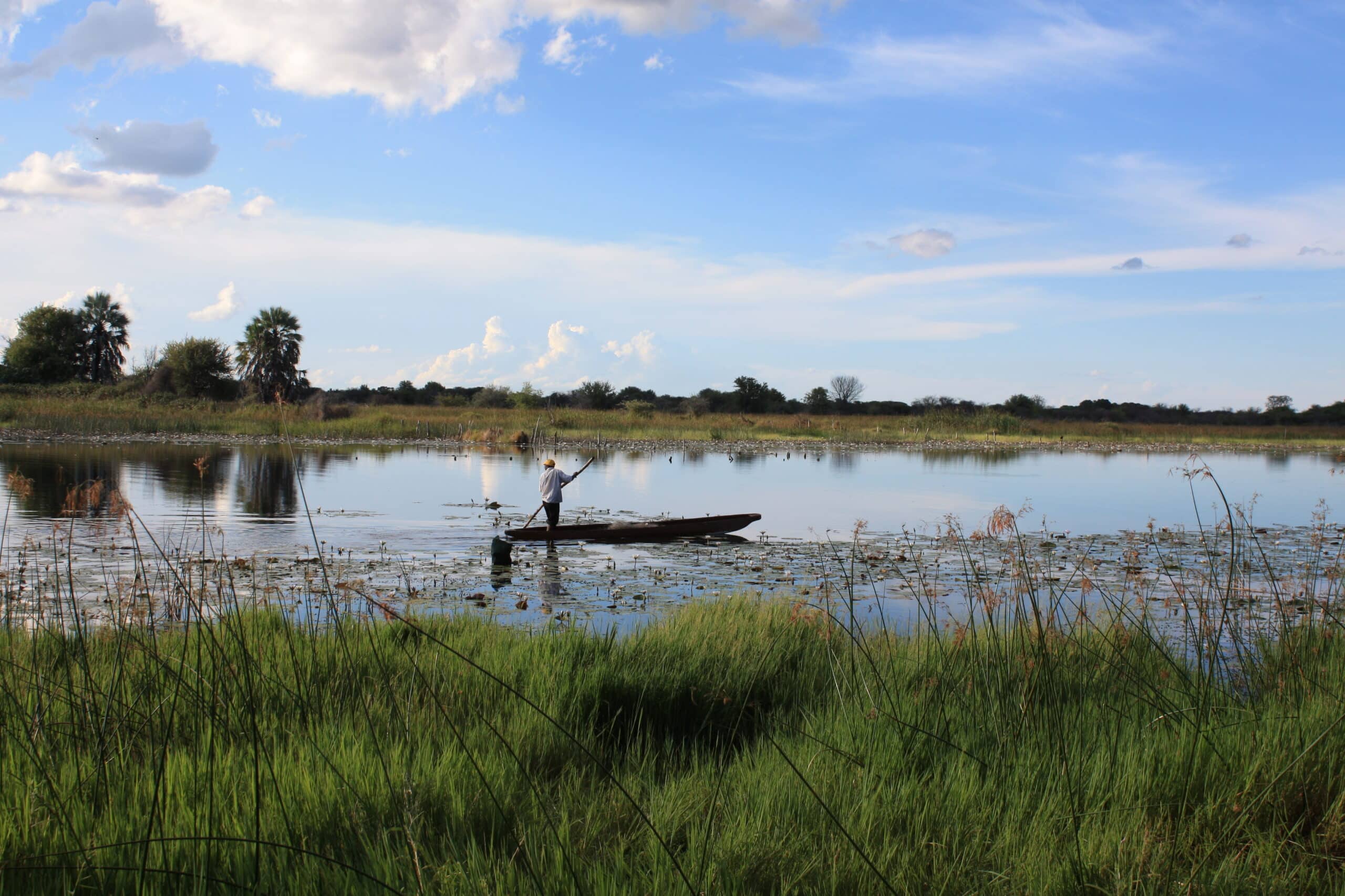 Mokorofahrt im Okavango Delta auf einer Botswana Familienreise
