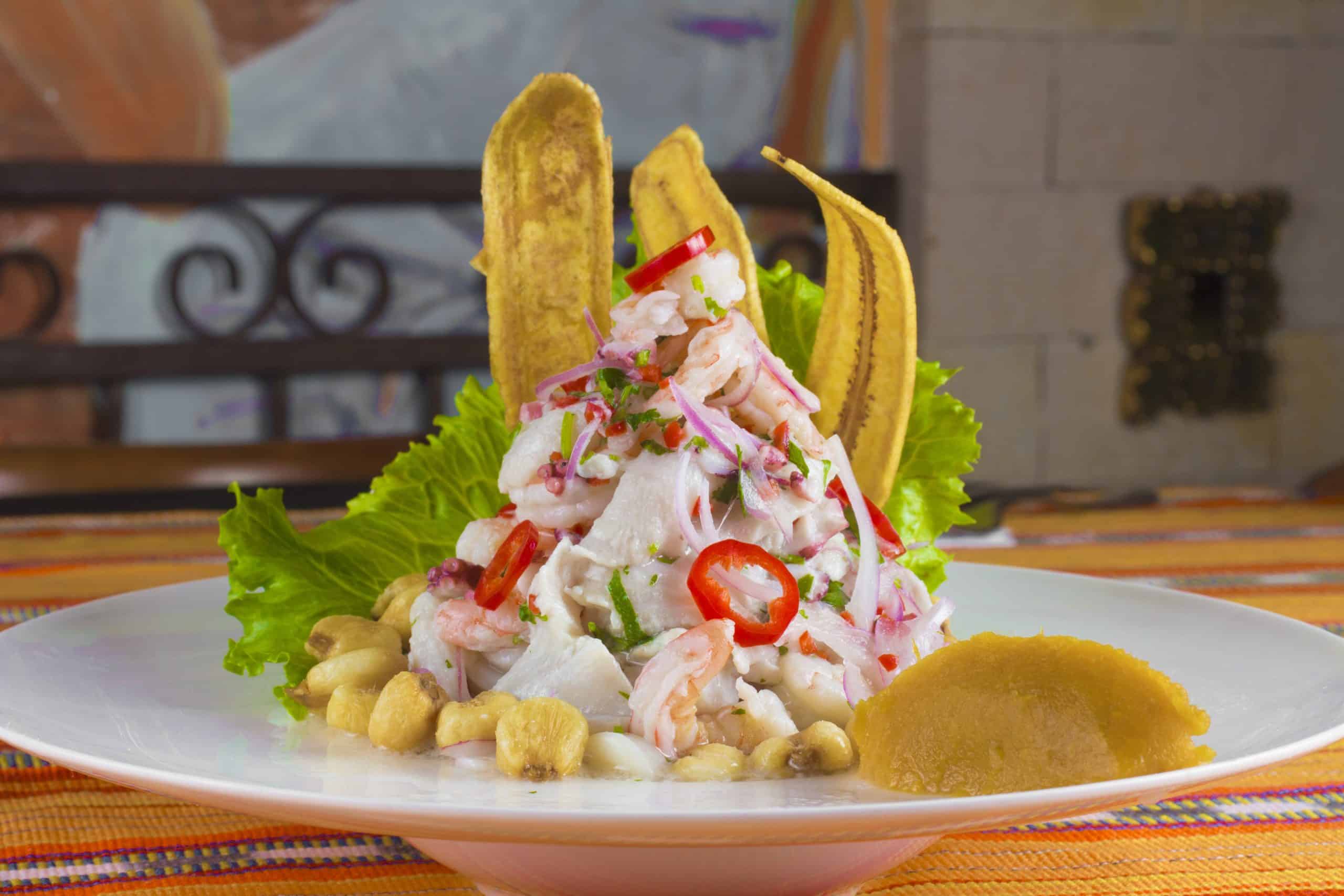 Traditionelle peruanische Küche mit Ceviche auf Rundreise