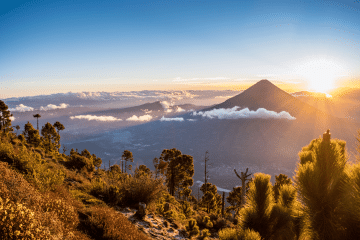 Vulkanlandschaft in Guatemala bei Sonnenuntergang