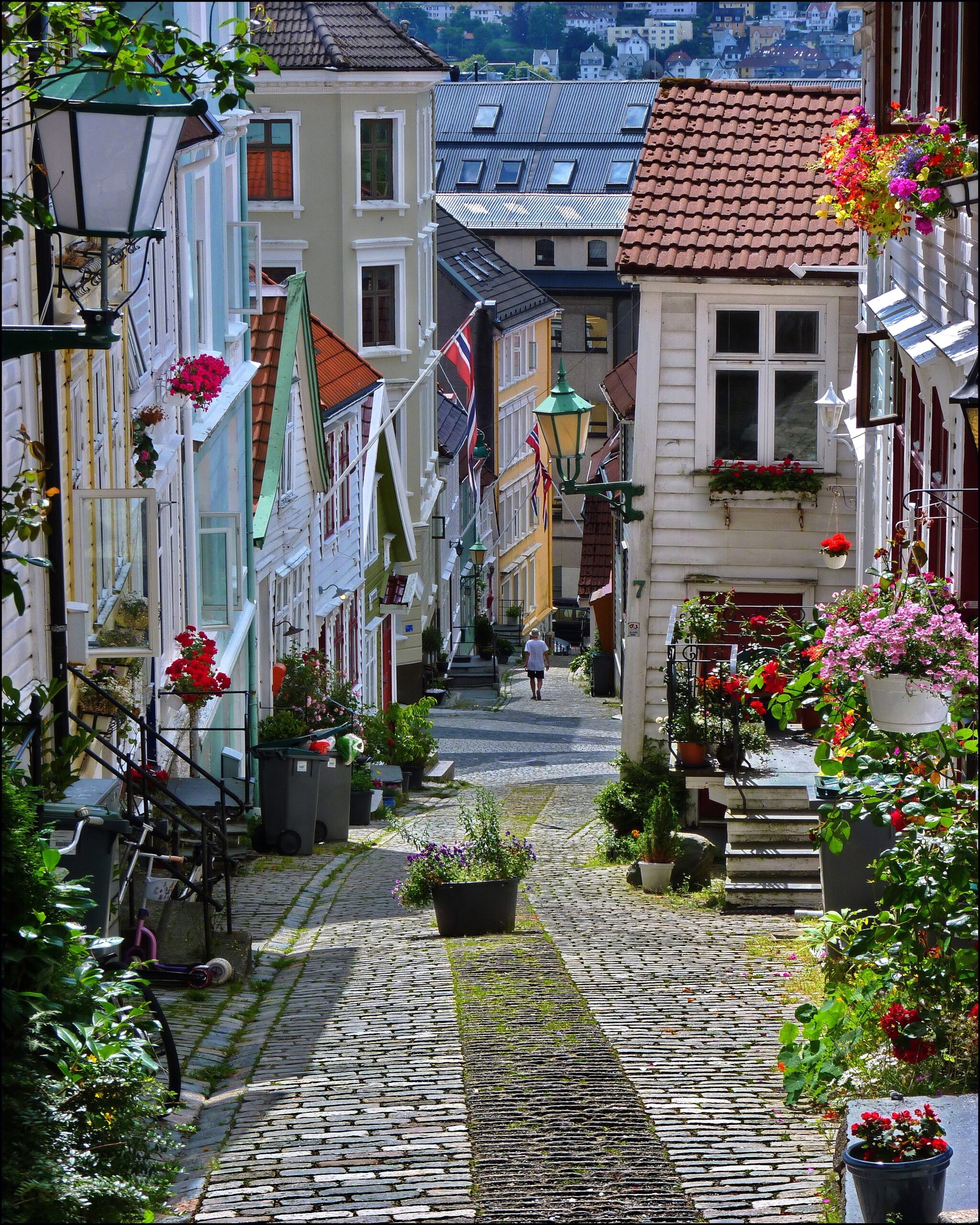 Narrow alleys (''smug'') with small wooden houses is one of Bergen's trademarks.