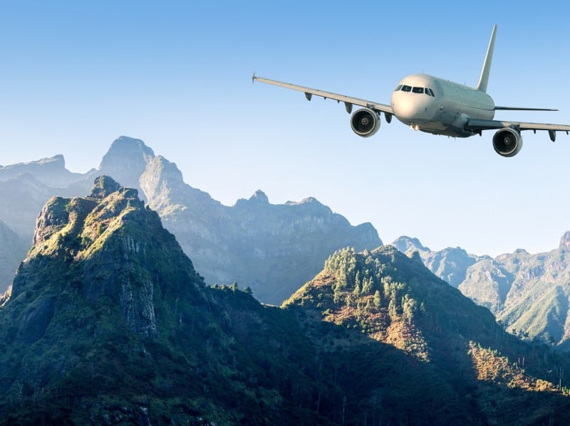 Passagierflugzeug- Bergen