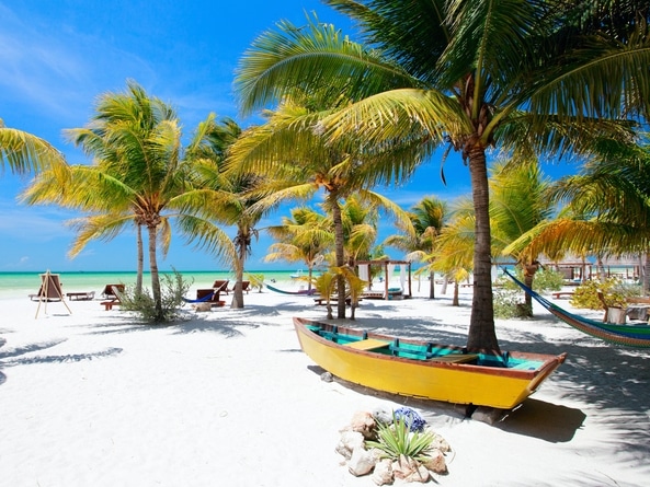 Boot am Strand - Insel Holbox - Mexiko