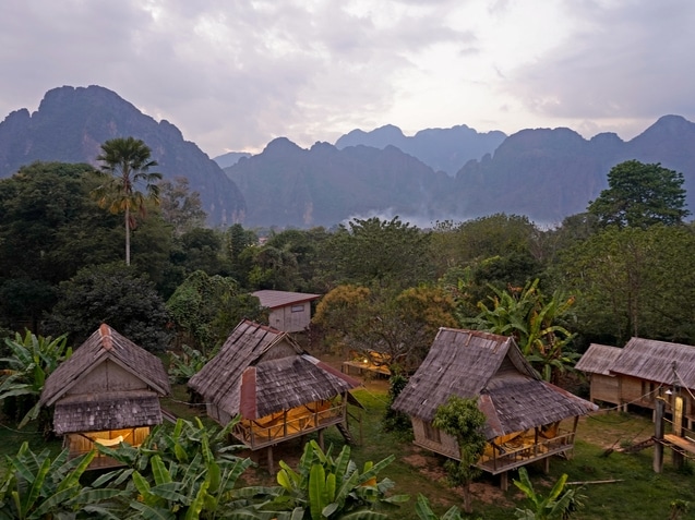 Kleine Holzbungalows - Vang Vieng - Laos