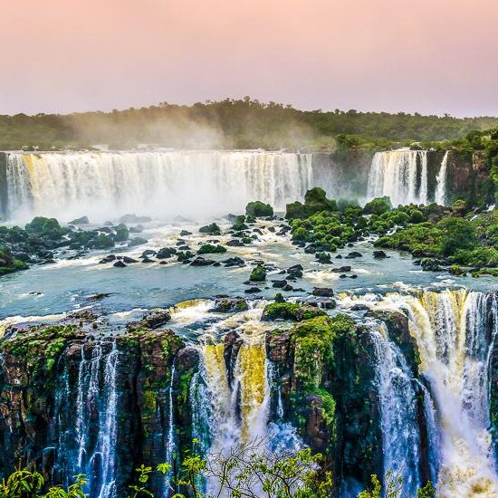 Panorama der Iguaçu-Wasserfälle