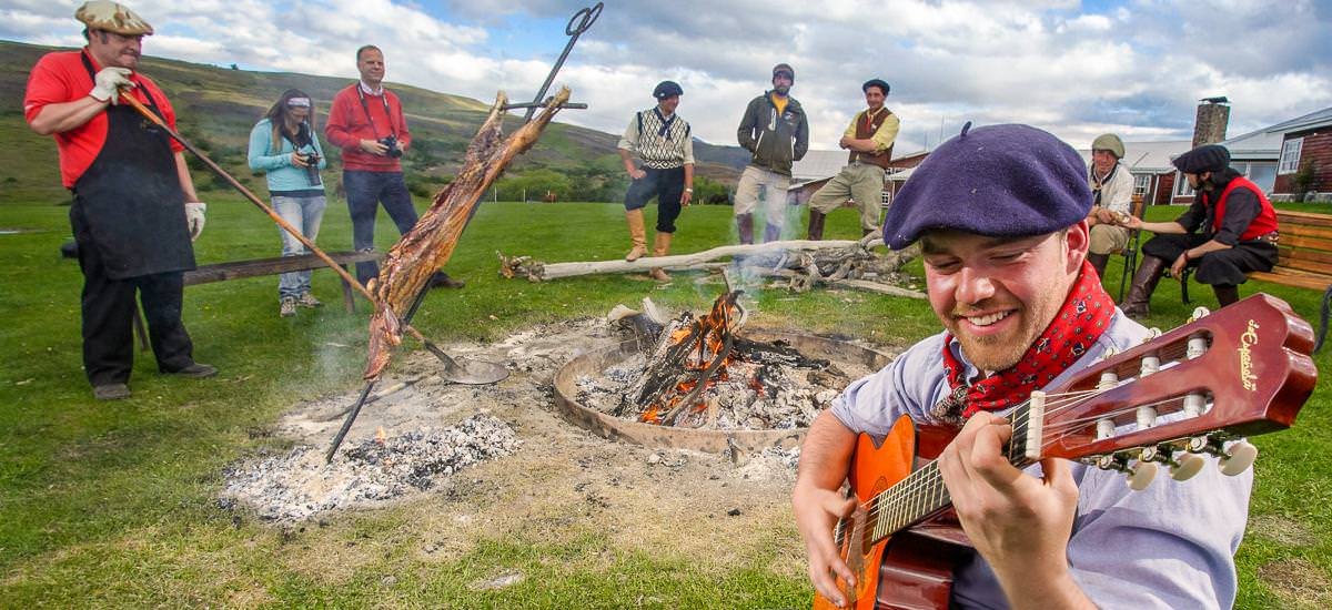 Ein Lied am Lagerfeuer verbindet
