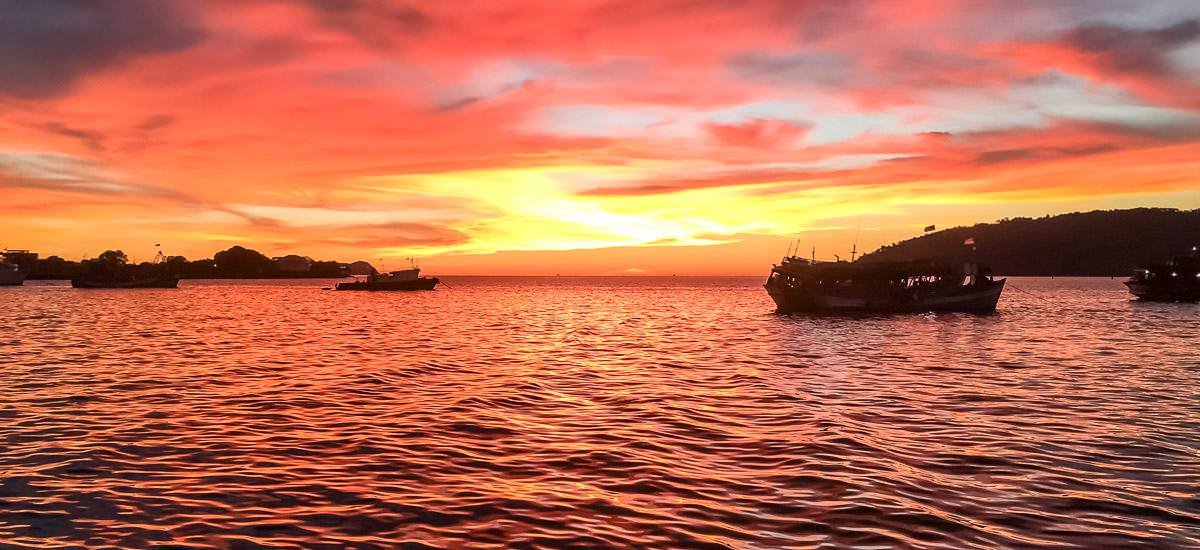 Sonnenuntergang am Strand von Kota Kinabalu