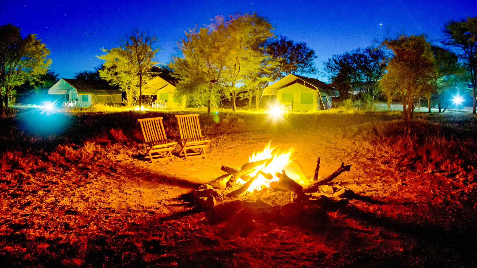 Lagerfeuer im Serengeti Wildcamp