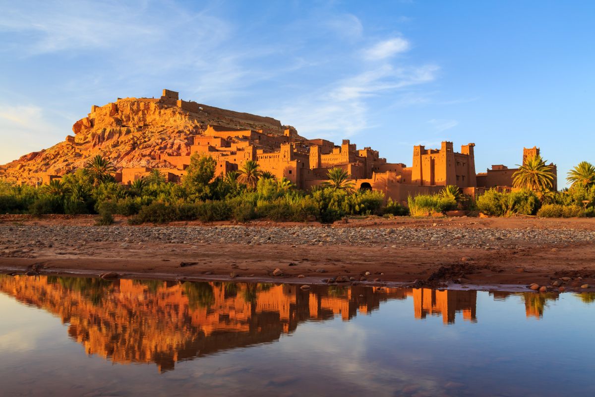 Kasbah Ait Ben Haddou im marokkanischen Atlasgebirge bei Sonnenuntergang