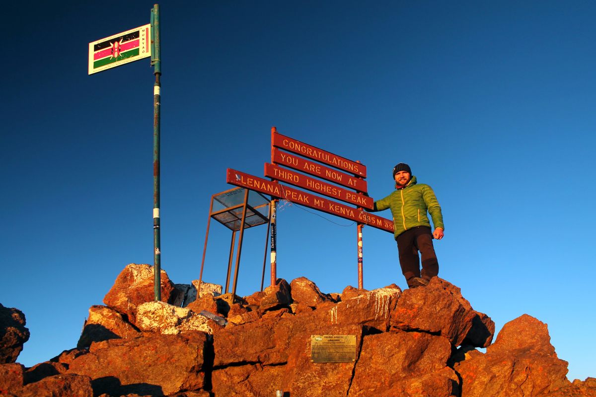 Bergsteiger am Point Lenana auf dem Mount Kenya