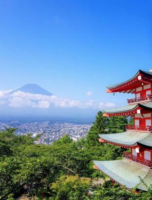 Blick von der Chureito-Pagode auf den Fuji