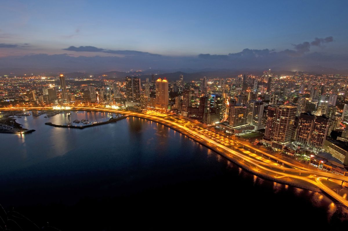 Panama-Stadt bei Nacht