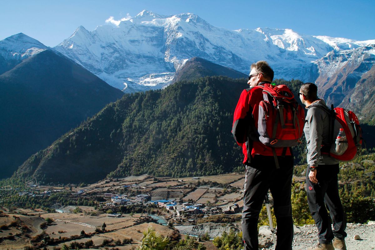 Blick auf Lower Pisang und das Annapurna-Massiv
