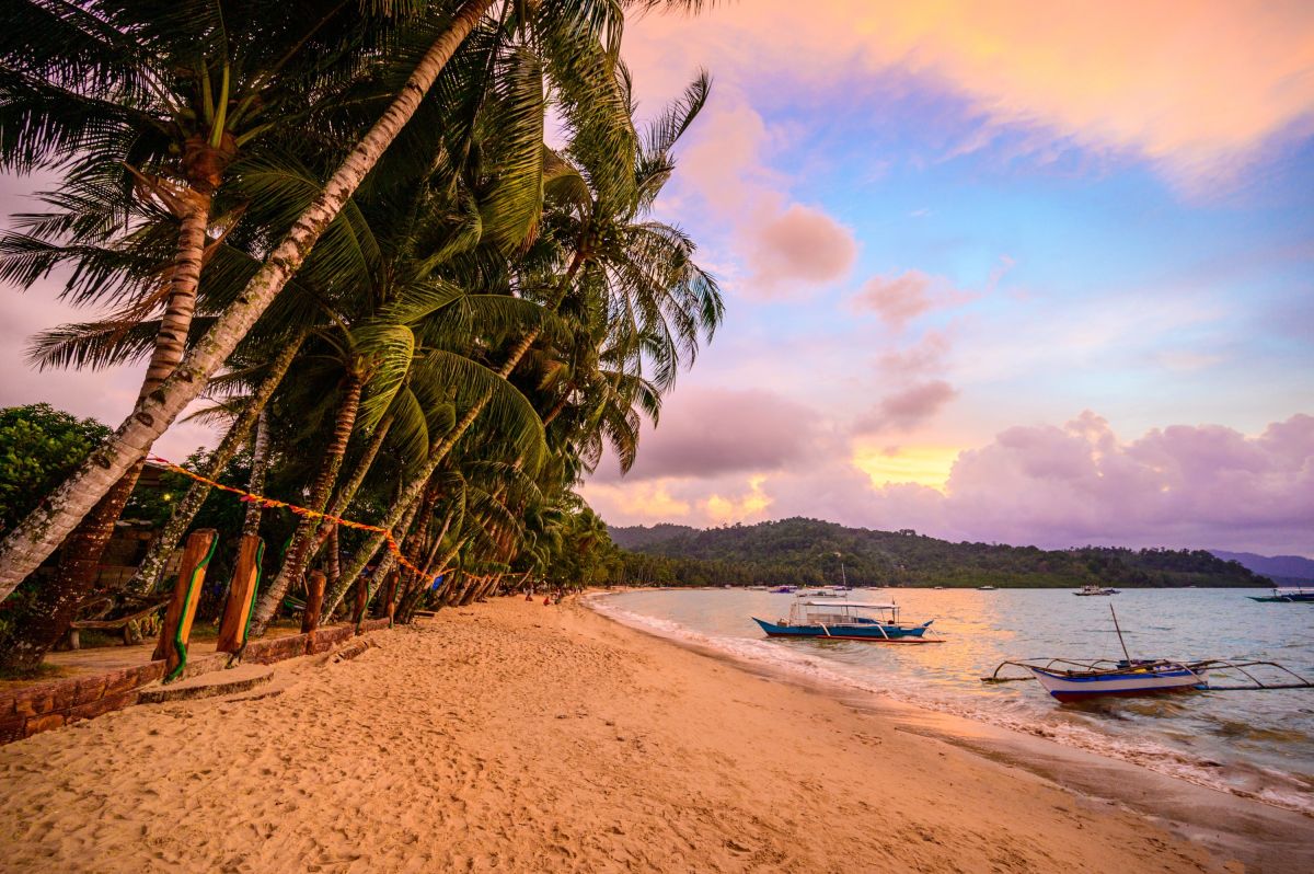 Port Barton Beach bei Sonnenuntergang auf der paradiesischen Insel, San Vicente