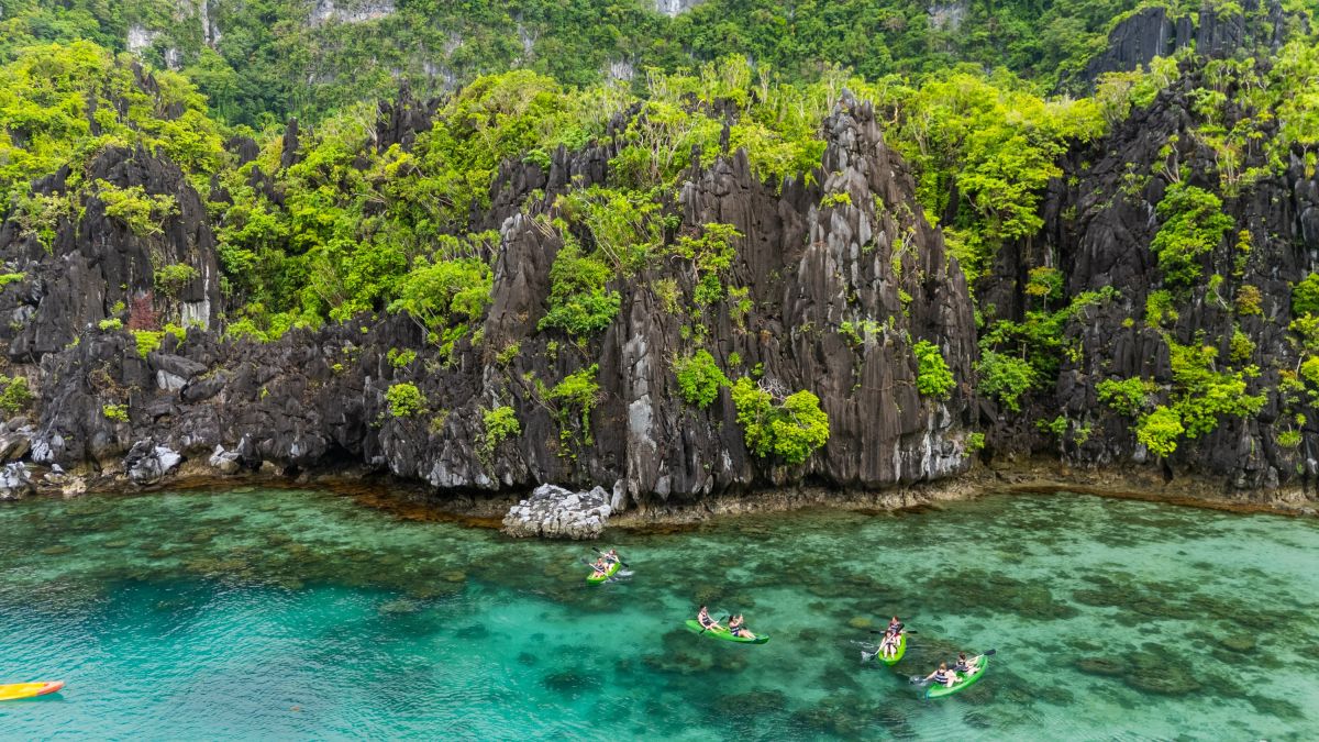 Die Landschaft von El Nido mit dem Kajak erkunden