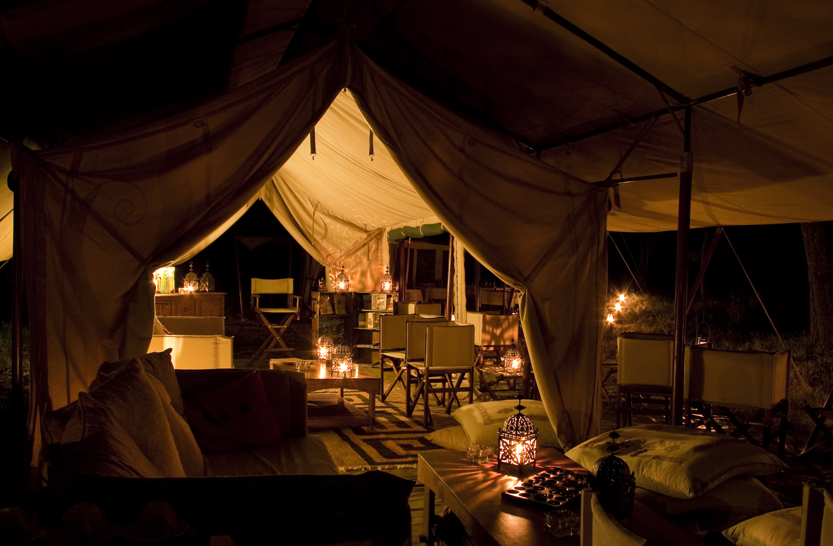 Tented Safari Camp in Kenia bei Nacht