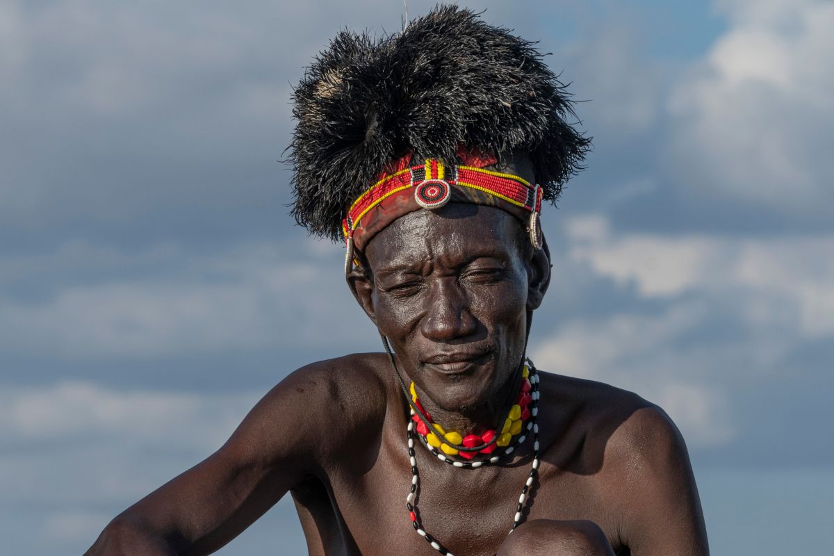 Portrait eines Turkana-Mannes in Kenia – Authentische Begegnung mit der Kultur