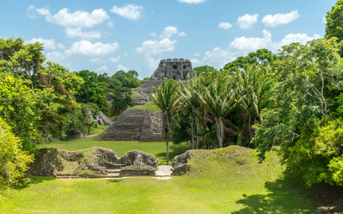 Entdecken Sie die majestätischen Maya Ruinen von Xunantunich in Belize