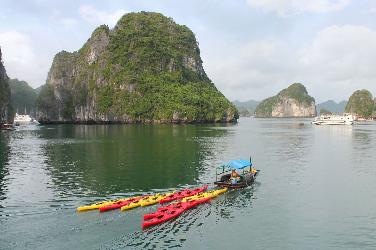 Kajaks in der Halong-Bucht – Erleben Sie die natürliche Schönheit Vietnams