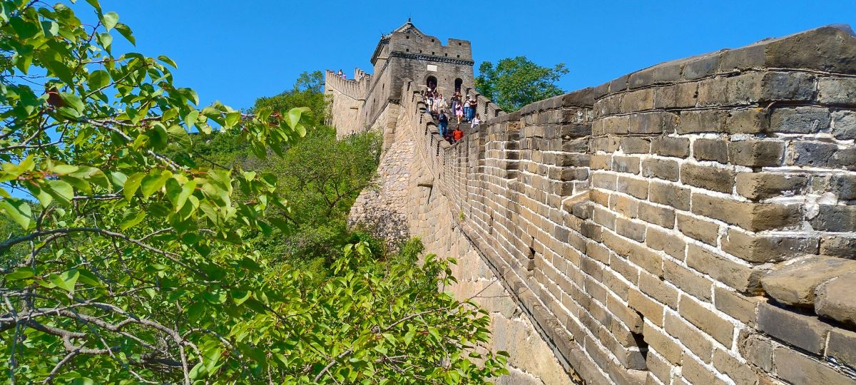 Entdecken Sie die Große Mauer bei Mutianyu in China und erleben Sie die Natur hautnah.