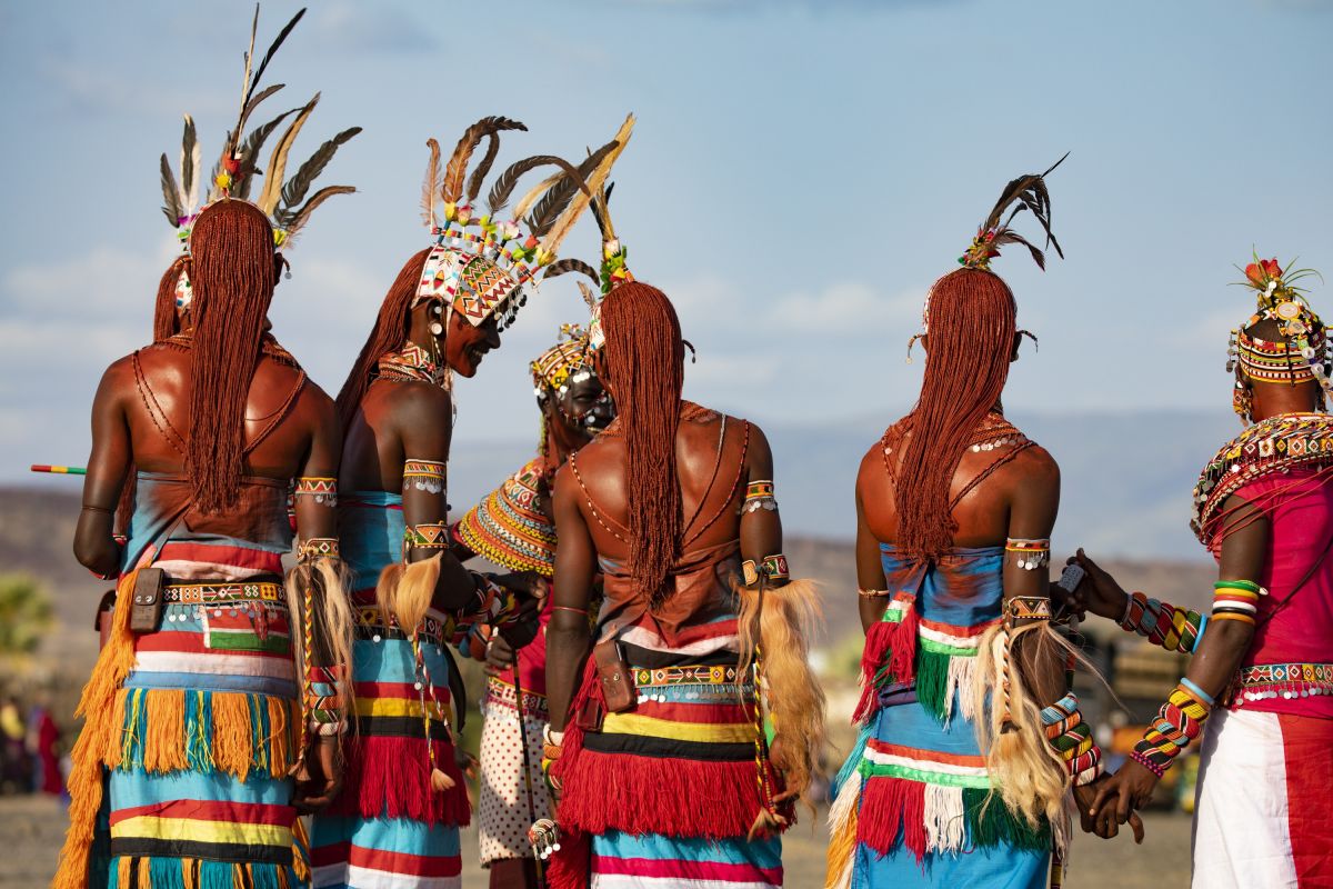 Traditionelle Samburu-Männer in Kenia - Gemeinschaft und Kultur hautnah erleben