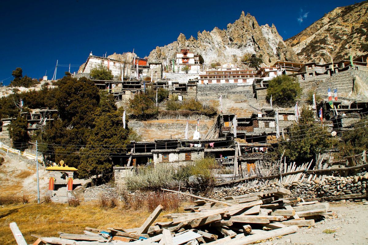Das über 500 Jahre alte Kloster der mittelalterlich wirkenden Ortschaft Braga in Nepal