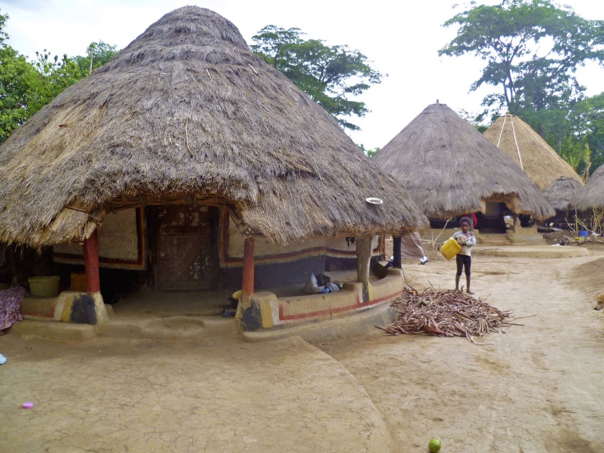 Peul-Häuser in Ainguel – Entdecken Sie die einzigartige Kultur Guineas