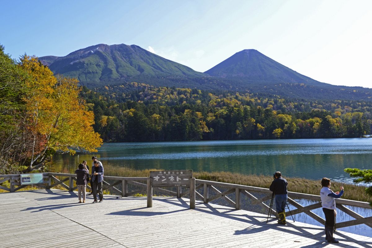 Akan-Nationalpark in Hokkaido: Ruhe am See und majestätische Berge in Japan
