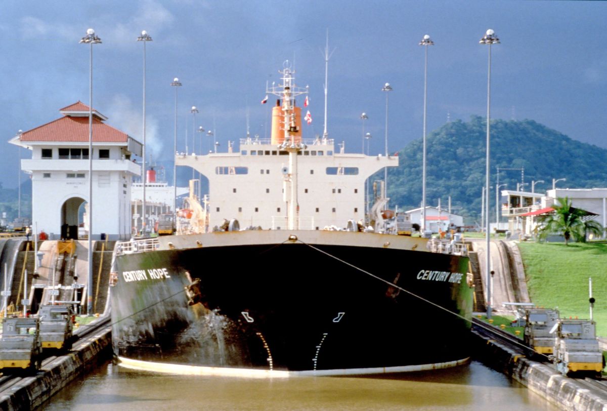 Schiff durch die Panama-Kanal-Schleuse: Entdecken Sie die Kultur Zentralamerikas