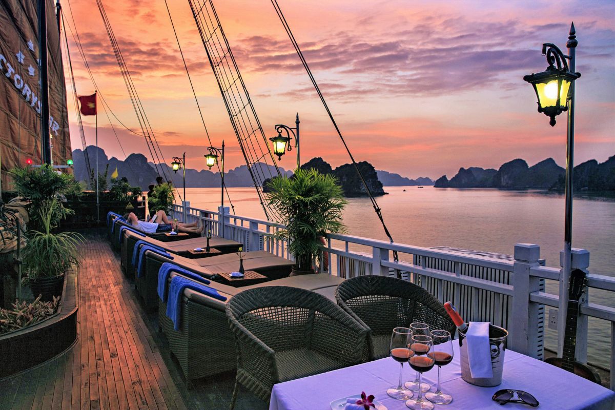 Victory Star Cruise – Entspannen Sie auf dem Außendeck in Vietnam