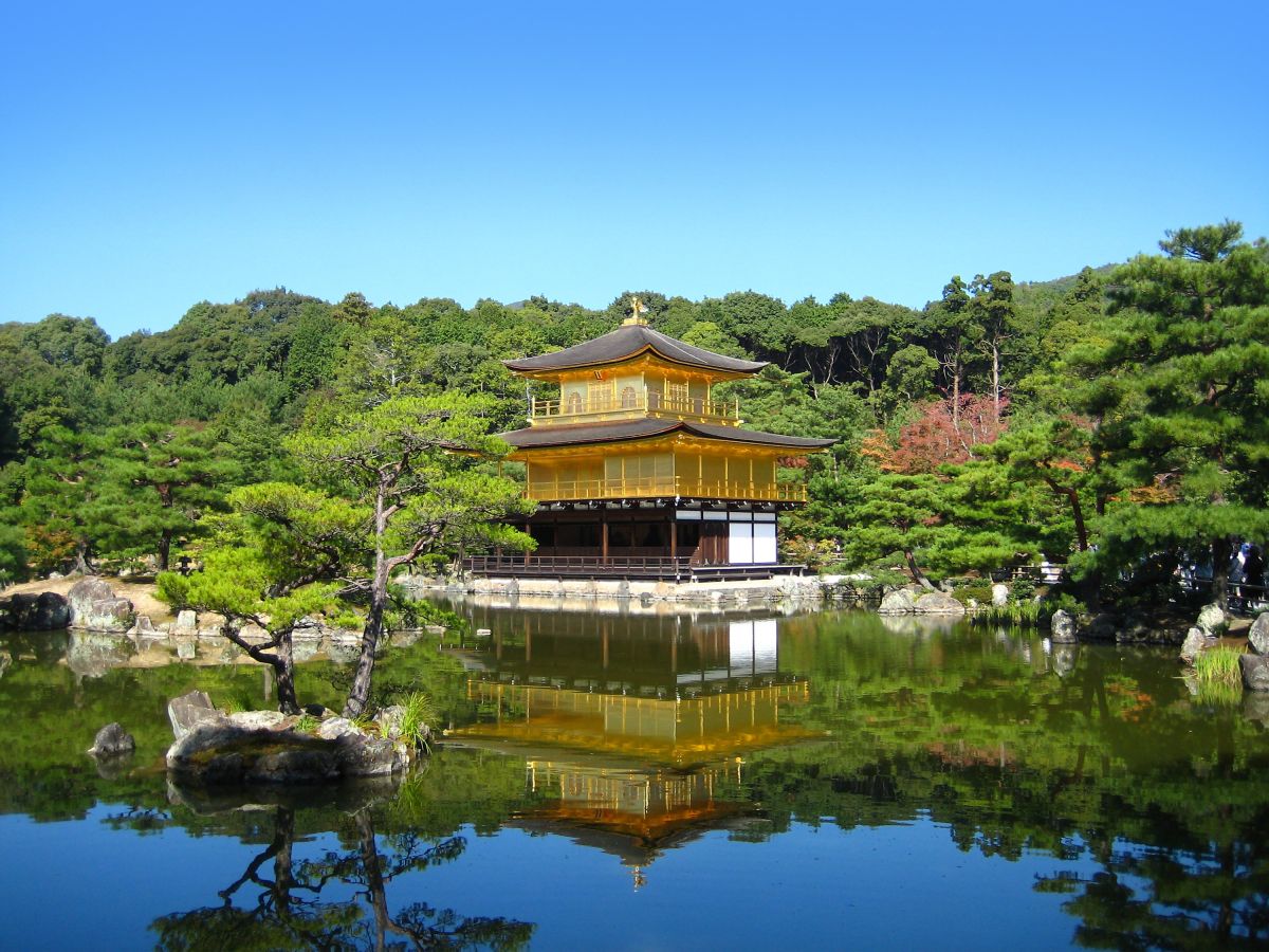 Goldener Pavillon in Kyoto - Entspannen am malerischen Teich