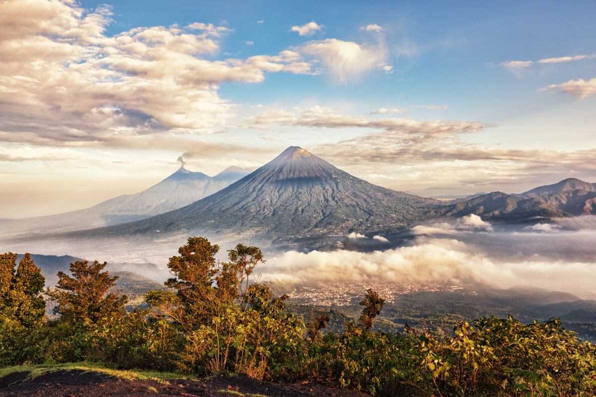 Der Aufstieg lohnt: Ausblick auf die Vulkan-Kette von Pacaya in Guatemala