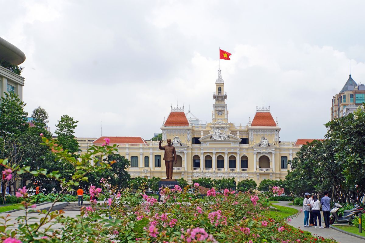 Beeindruckendes Rathaus in Ho-Chi-Minh-Stadt, Vietnam – Ein Ort zum Entdecken