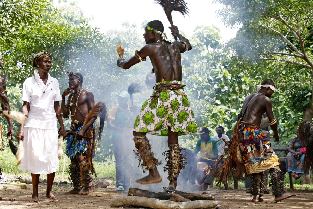 Erleben Sie den Feuertanz der Bassar in Togo – Ein faszinierendes kulturelles Highlight