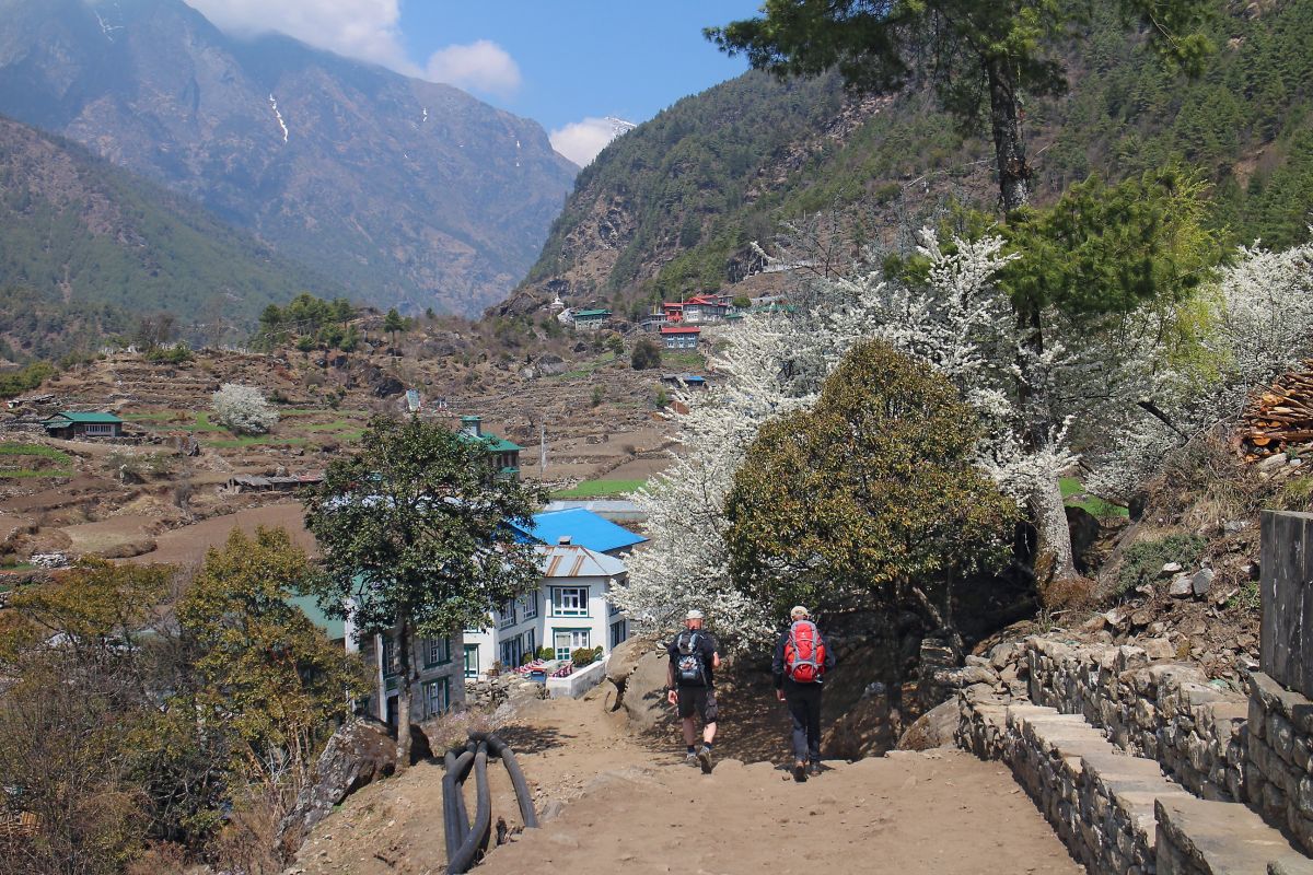 Wanderung durch die faszinierende Landschaft von Monjo, Nepal
