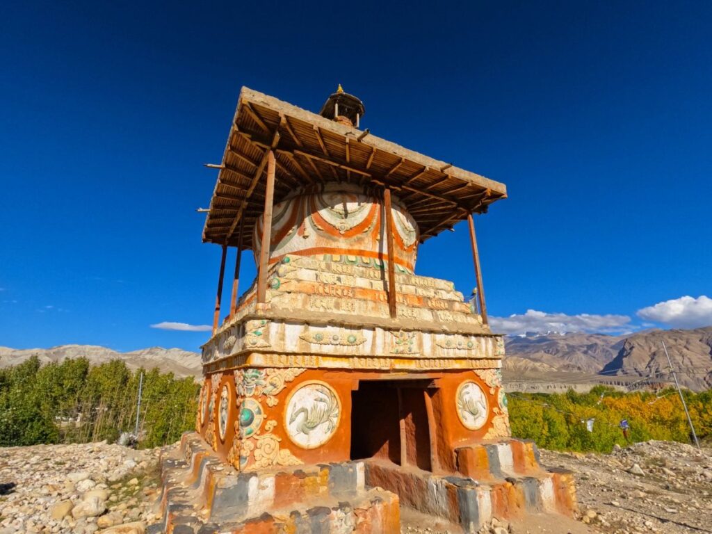 Entdecken Sie den Mustang LoManthang Stupa in Nepal – Kultur und Natur erleben