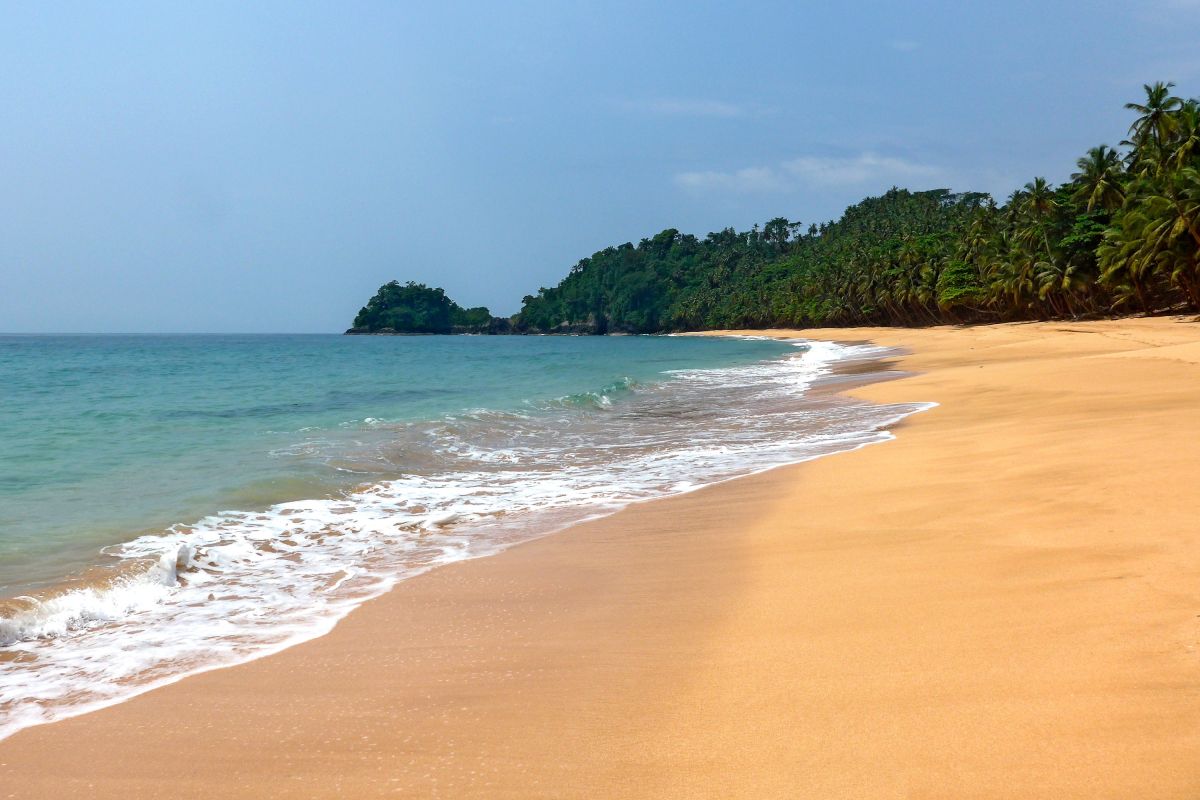 Strand auf São Tomé und Príncipe: Entspannen am Paradiesstrand