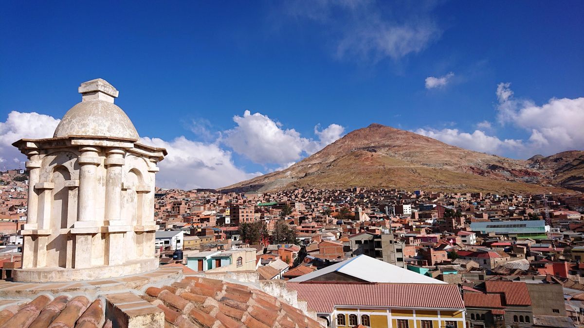 Aussicht auf die Stadt Potosi und den Cerro Rico in Bolivien