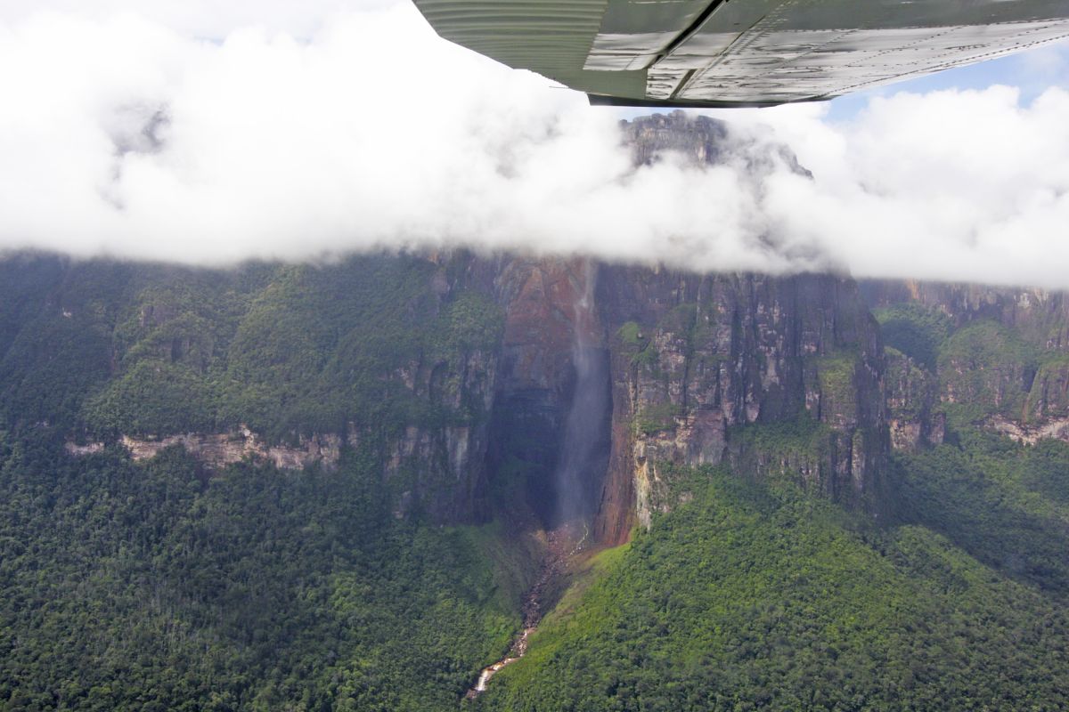 Die Tafenberge in Venezuela vom Kleinflugzeug aus bewundern
