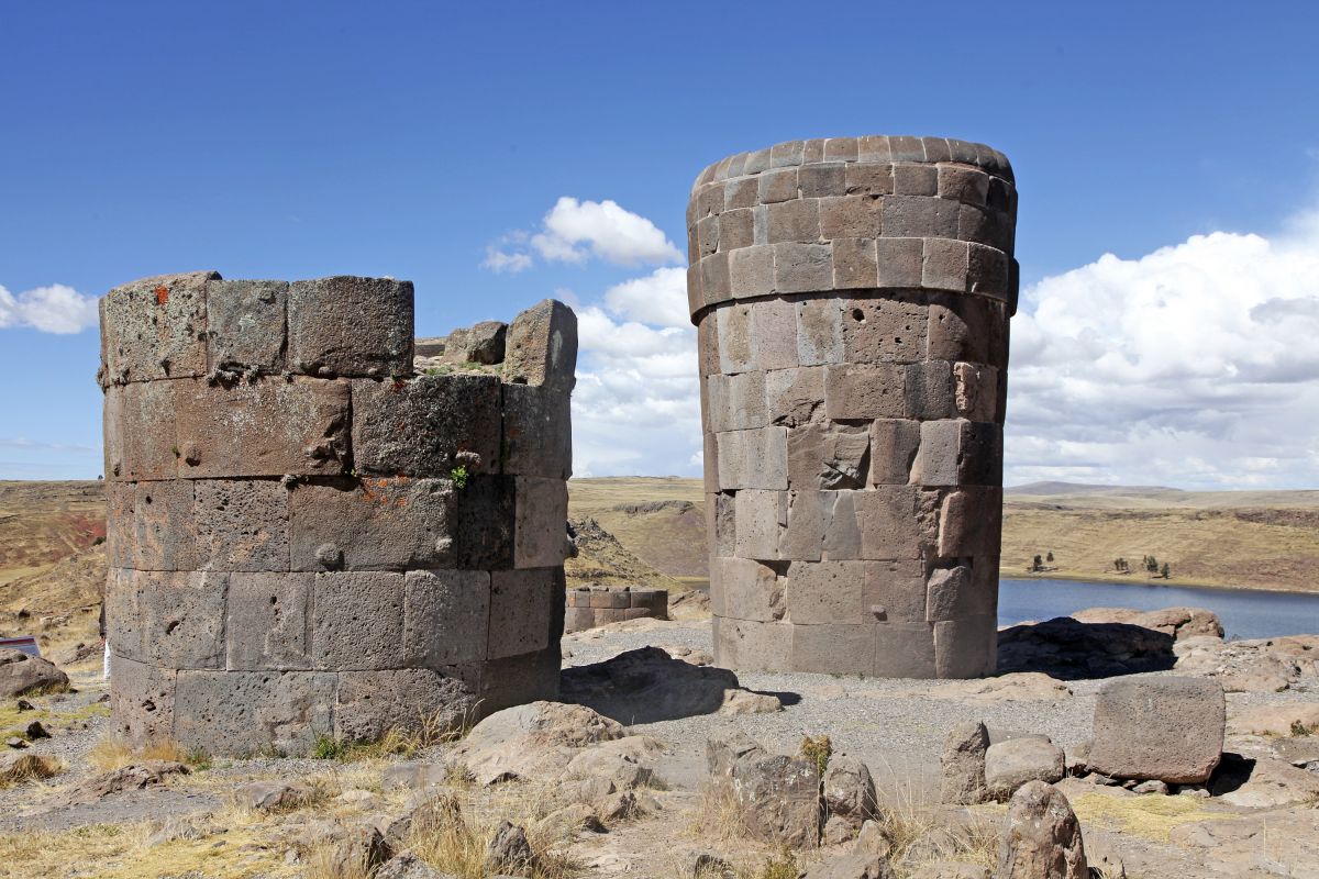 Entdecken Sie die faszinierenden Grabtürme von Sillustani in Peru