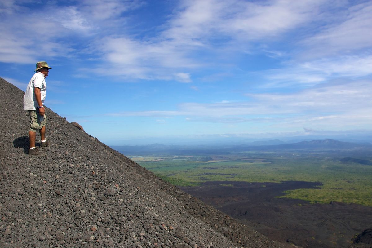 Erleben Sie das Abenteuer am Cerro Negro: Trekking im Vulkanland Nicaragua