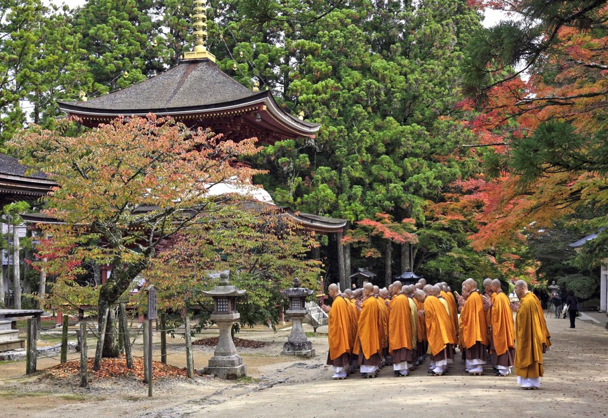 Buddhistische Mönche in Koyasan, Japan – Eine Reise in die spirituelle Kultur