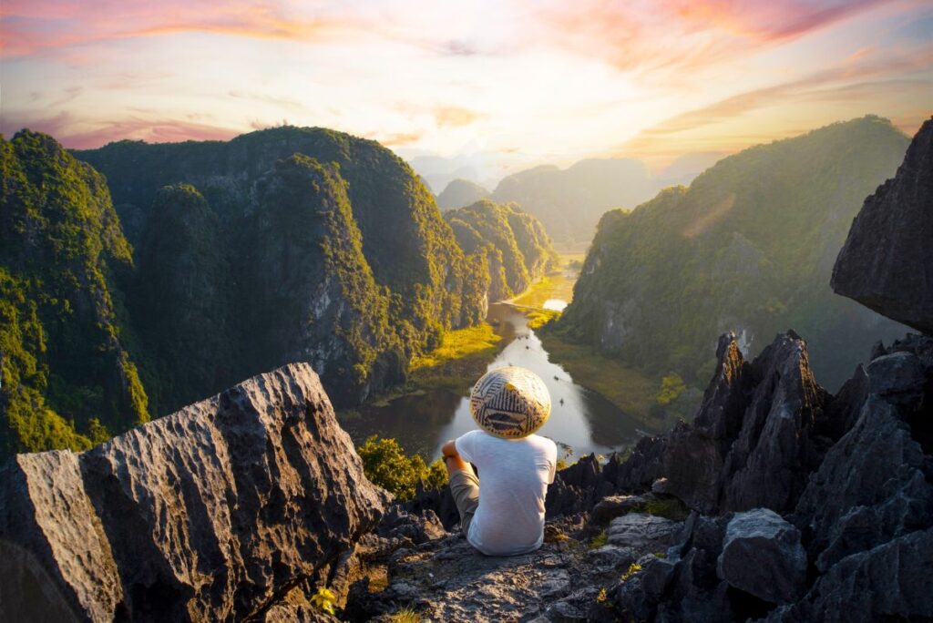 Eindrucksvolle Aussicht auf die Karstlandschaft von Ninh Binh in Vietnam