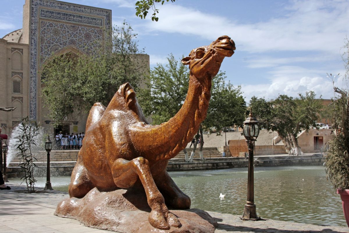 Kamel-Skulptur am Hauptplatz Labi Hauz in Buchara, Usbekistan