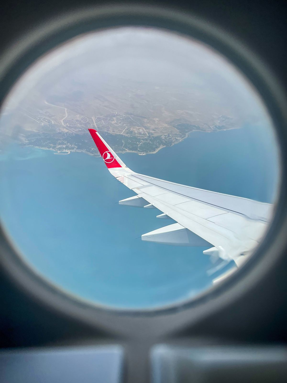 Turkish Airlines: Entspannter Flug über die Küstenlandschaft der Türkei