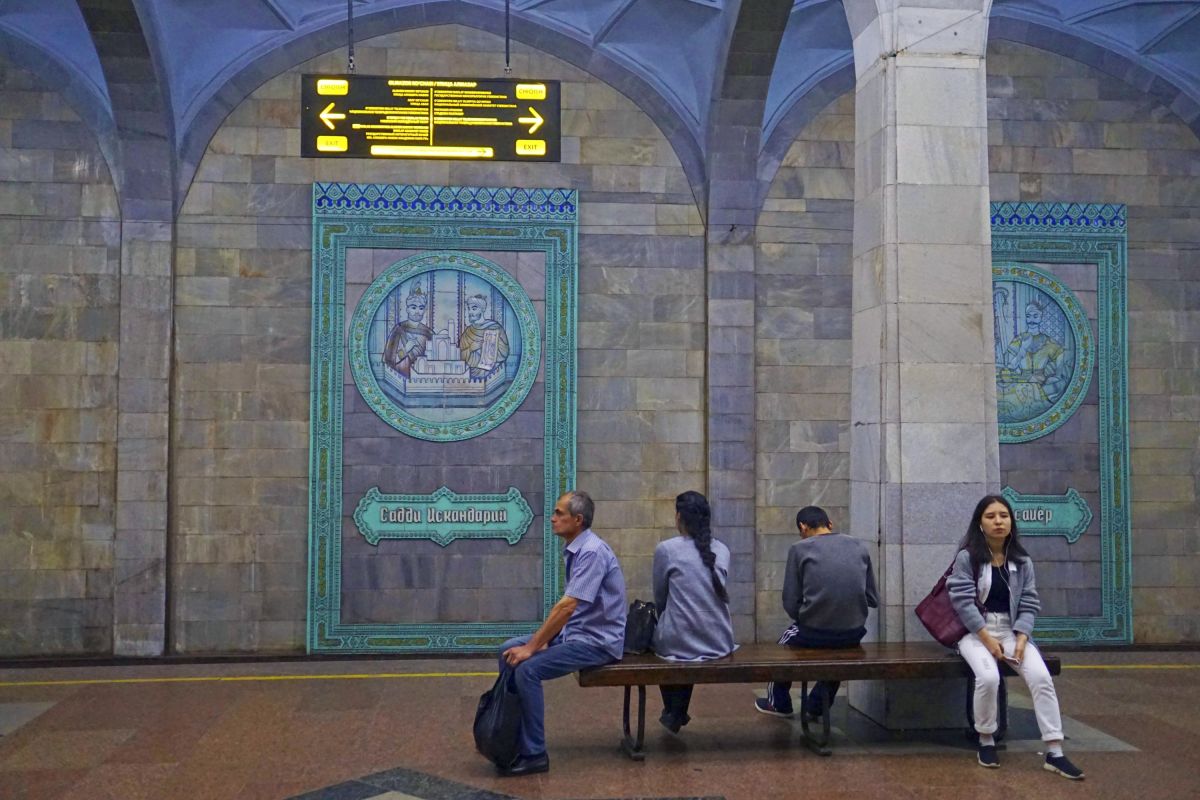 Erleben Sie die faszinierende Atmosphäre der Taschkent Metro in Usbekistan