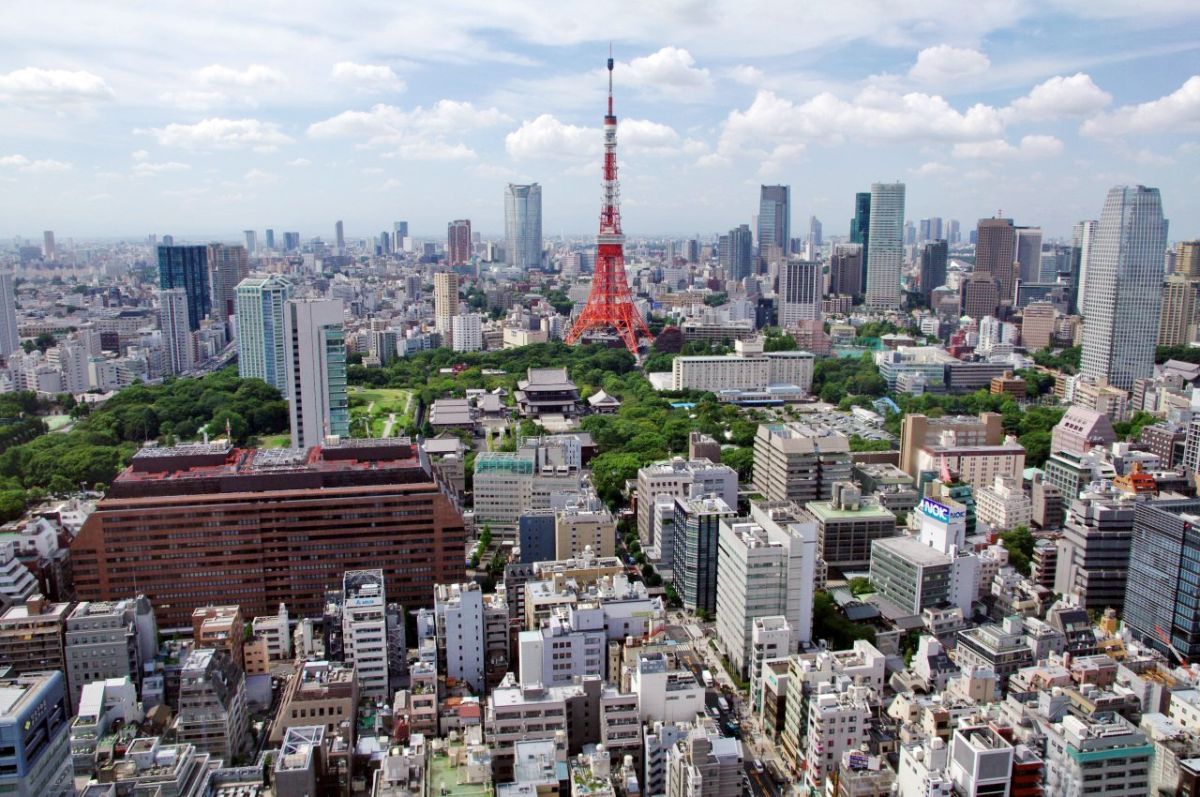 Panoramablick auf Tokio mit dem berühmten Tokyo Tower in Japan