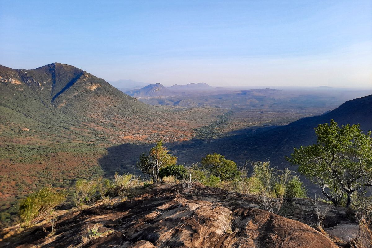 Panoramablick auf die atemberaubende Landschaft im Norden Kenias