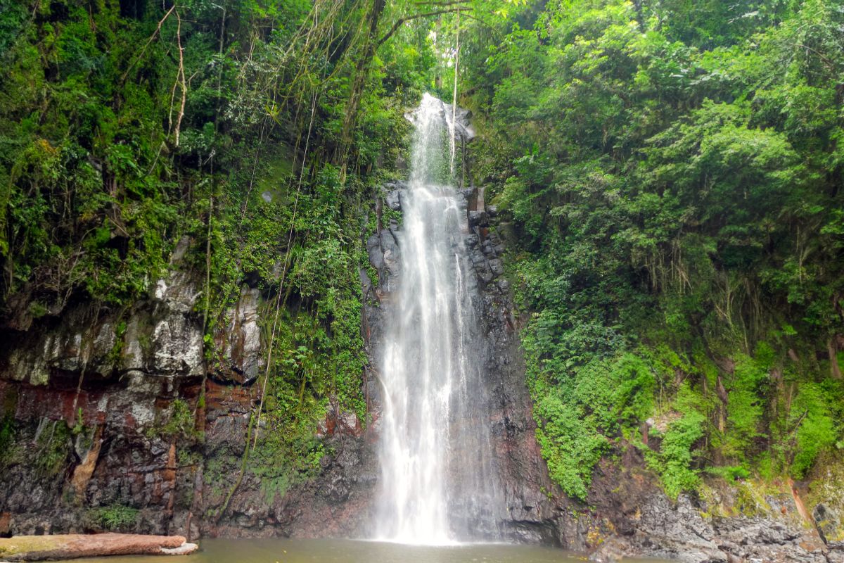 Wasserfall in der Natur von São Tomé und Príncipe